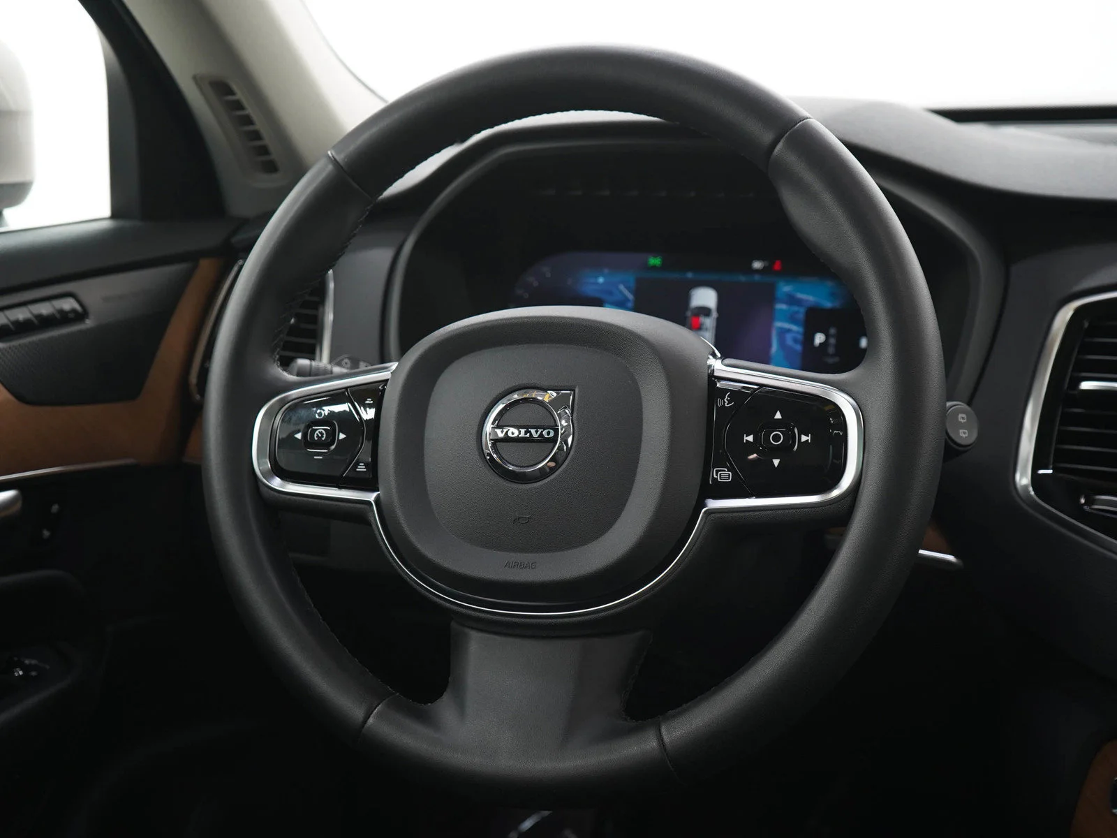 Used 2023 Dusk Metallic Volvo Plus image 19