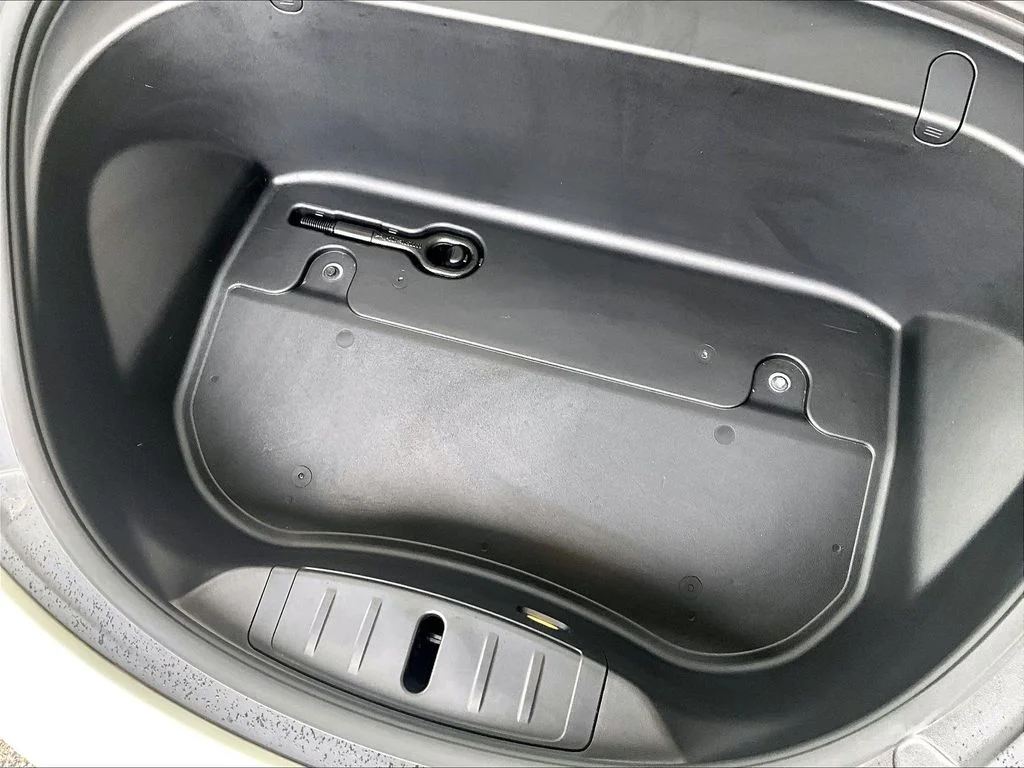 Used 2019 White Tesla Standard Range Plus image 34