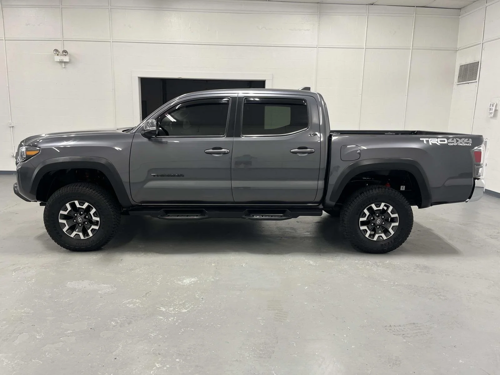 Used 2022 Magnetic Gray Metallic Toyota TRD Off Road Double Cab 3.5L V6 1 Owner image 5