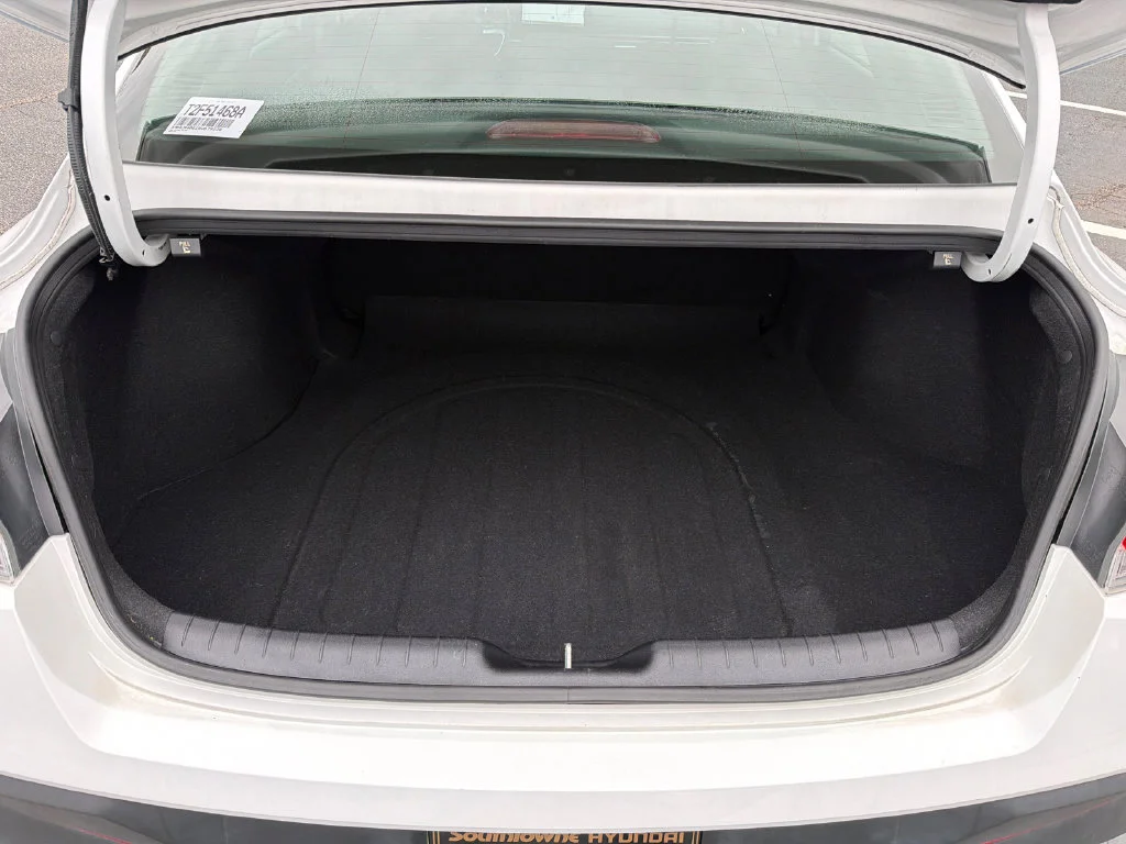 Used 2024 White Hyundai SEL image 18