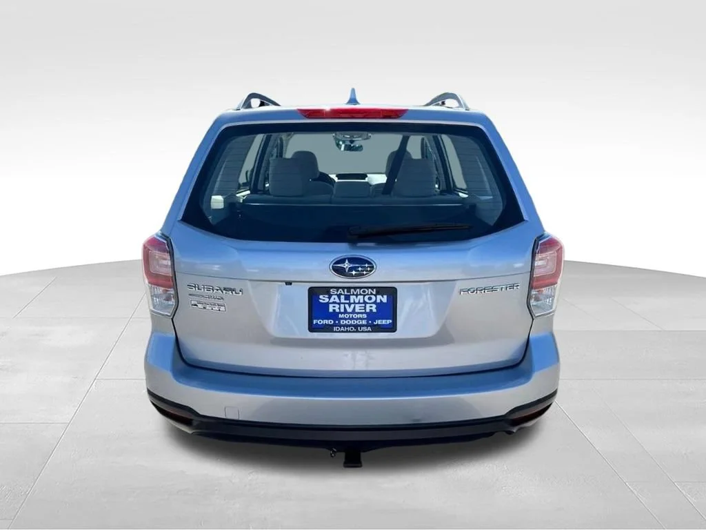 Used 2018  Subaru BASE image 6