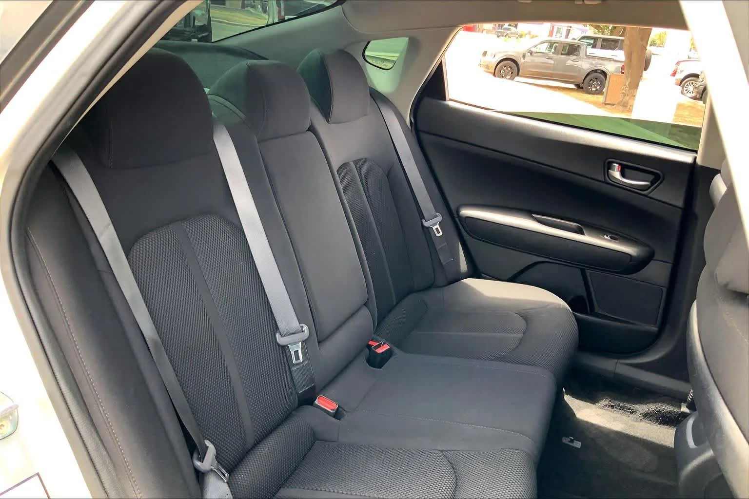 Used 2020 Sparkling Silver Kia LX image 20
