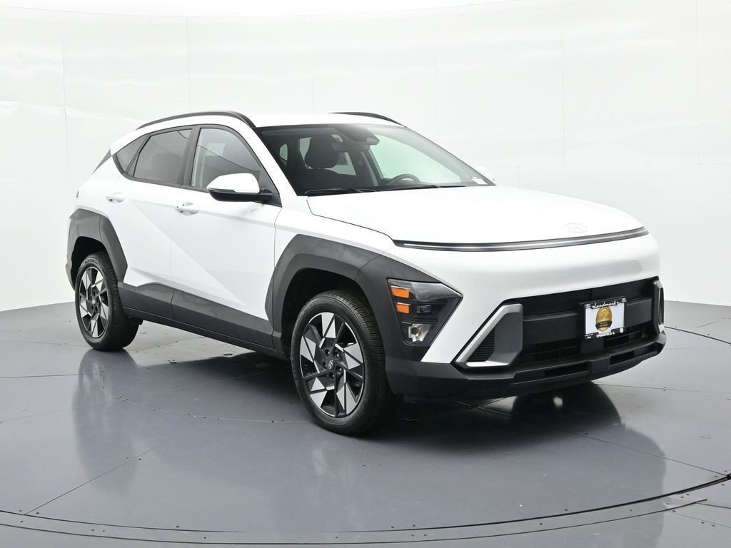 Used 2025 White Hyundai SEL AWD image 4