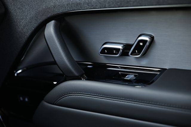 New 2026 Fuji White Land Rover Dynamic SE image 51