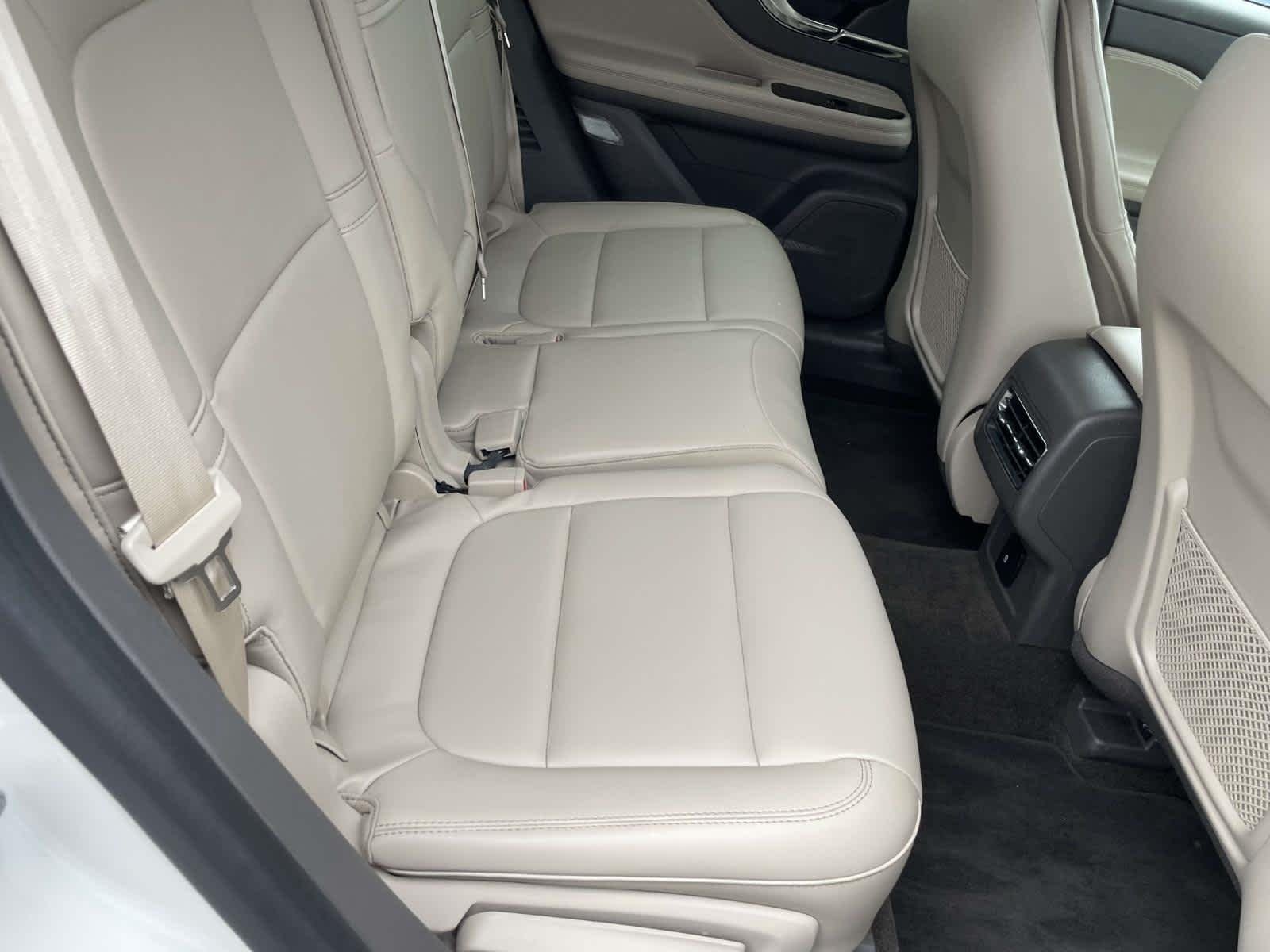 Used 2023 Ceramic Pearl Lincoln Standard image 20
