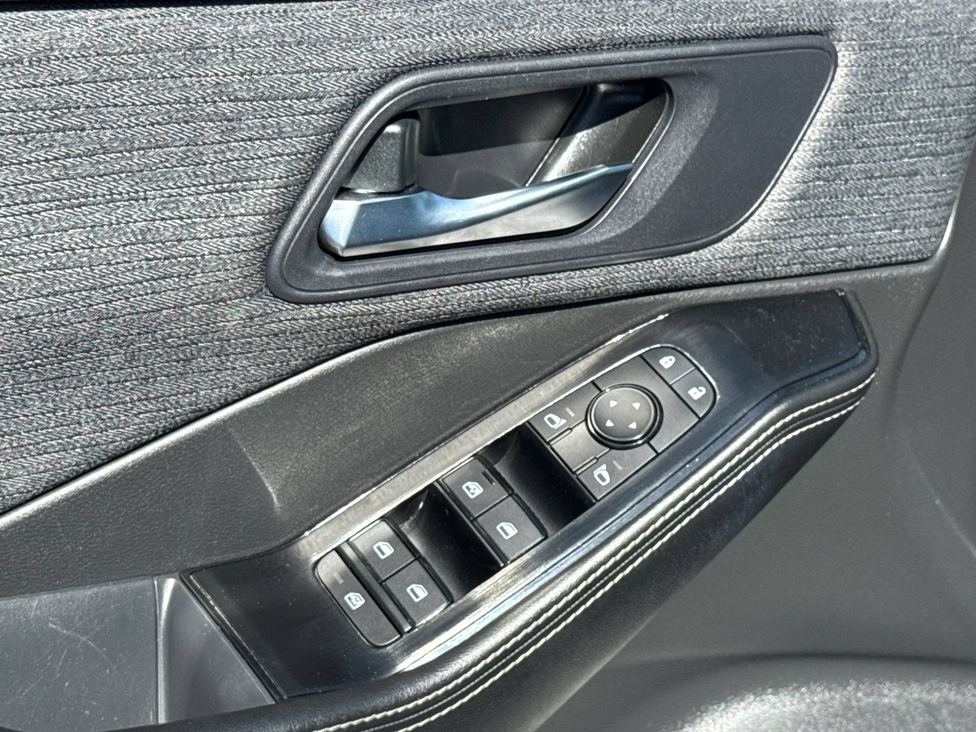 2023 Nissan Rogue SV - Photo 21