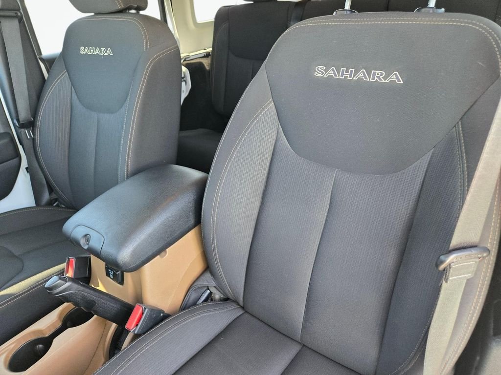 Used 2016 White Jeep Sahara image 17