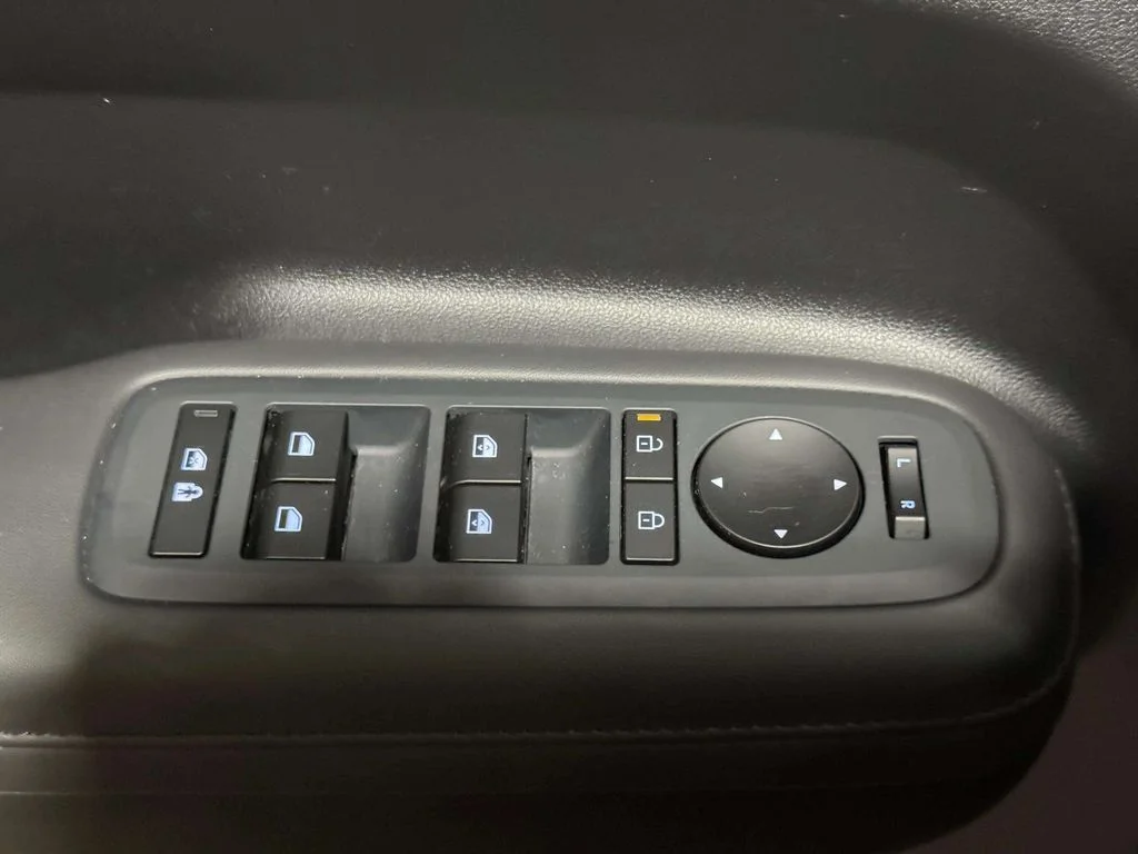 Used 2024 Phantom Black Hyundai SEL image 20