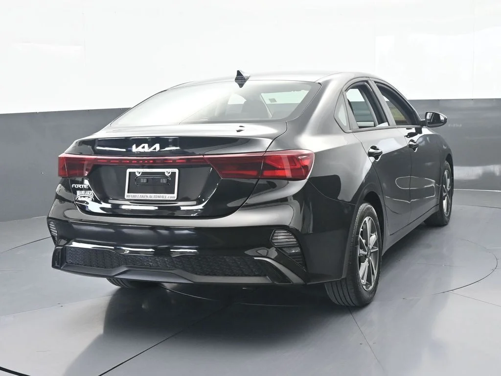 Used 2023 Aurora Black Pearl Kia LXS image 5