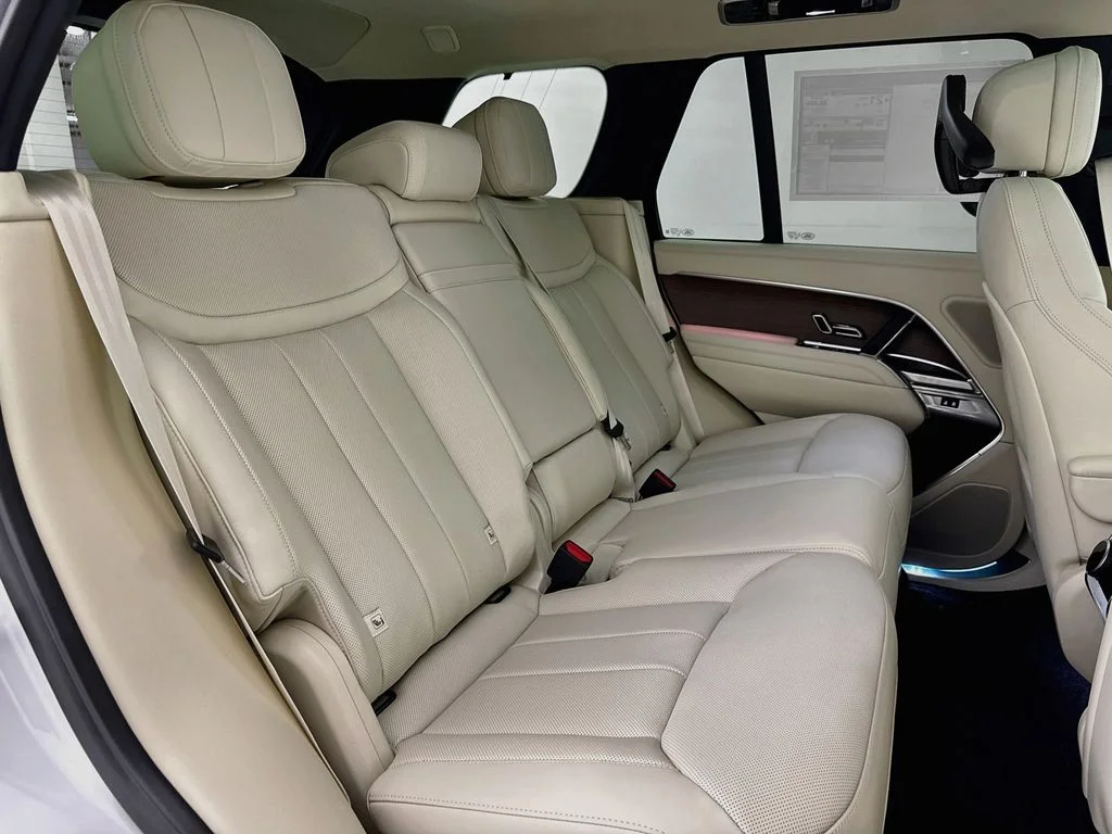 New 2027 Fuji White Land Rover SE image 29