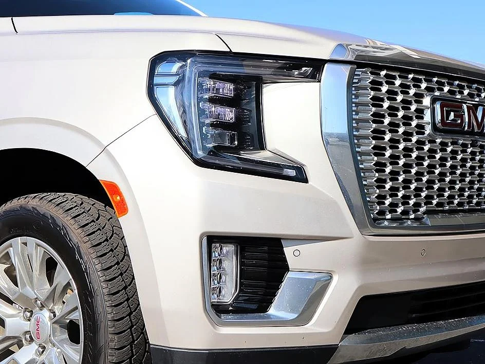 Used 2023 Pearl Beige Metallic GMC Denali image 29