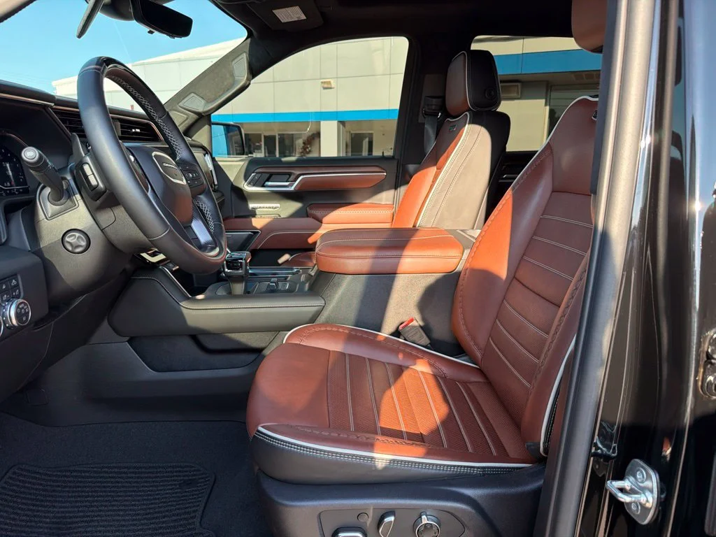 Used 2025 Onyx Black GMC Denali Ultimate image 32