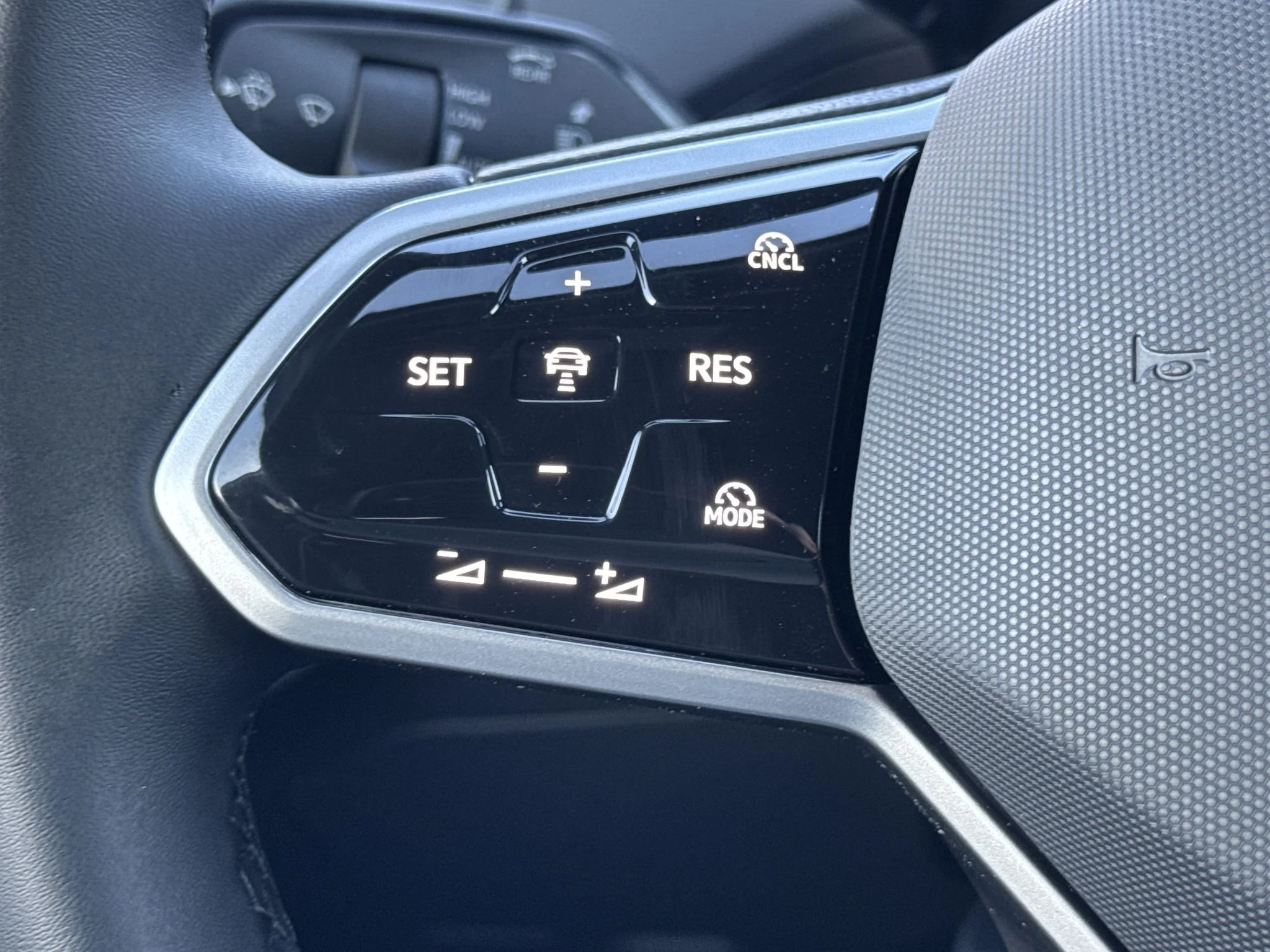 New 2026 Opal White Pearl Volkswagen Pro image 19