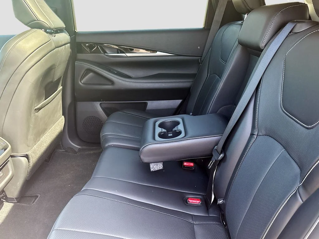 Used 2025 White INFINITI PURE image 21