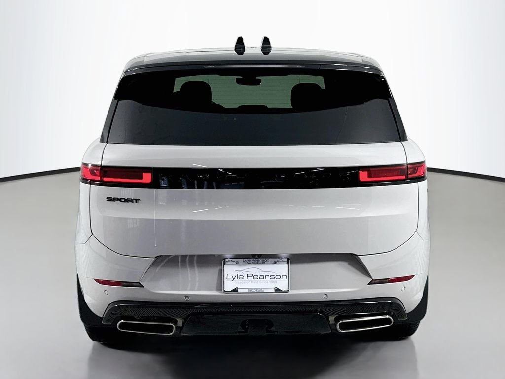 New 2026 Borasco Grey Land Rover Dynamic SE image 10