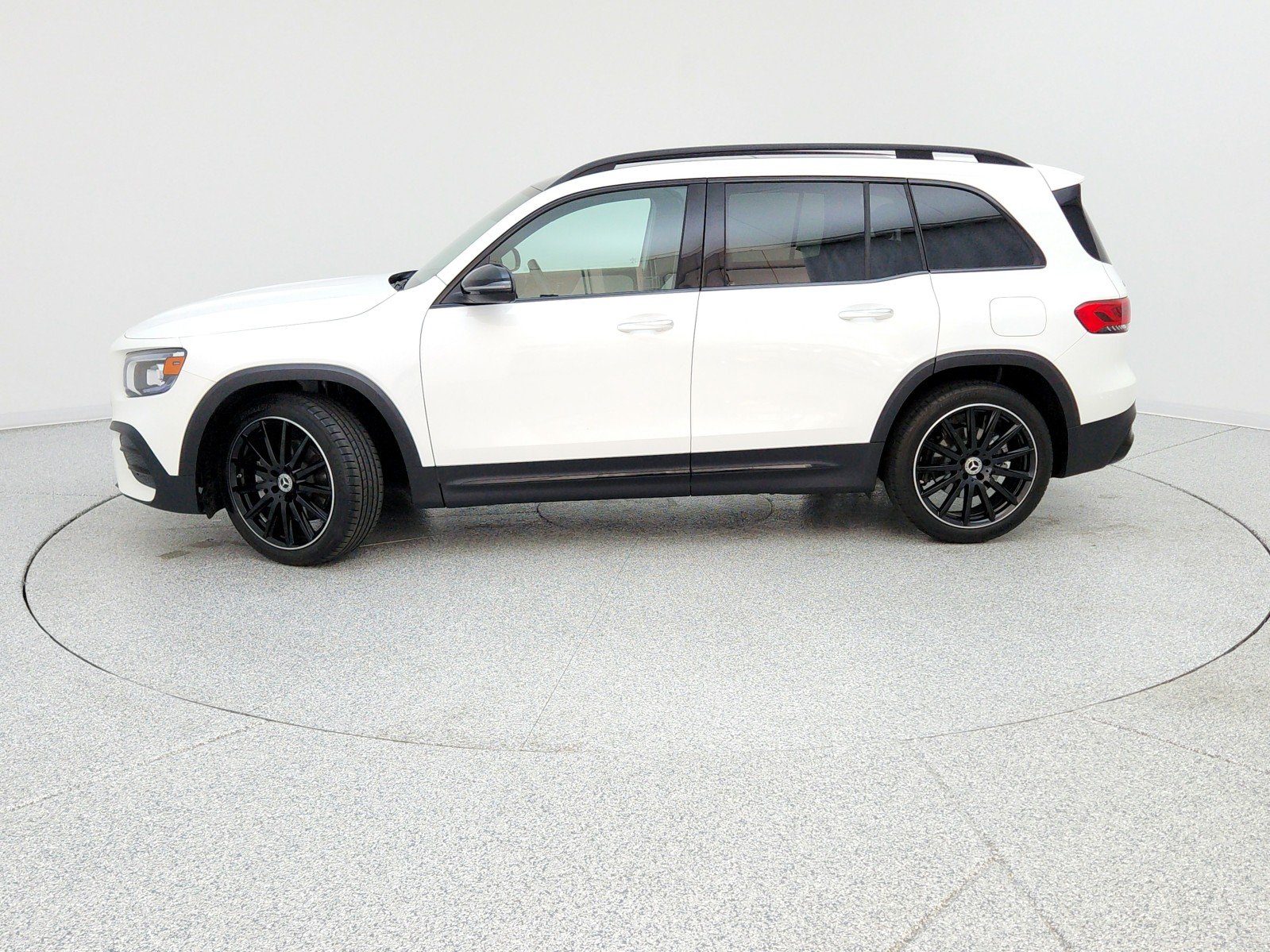Certified Used 2022 Polar White Mercedes-Benz GLB 250 image 8