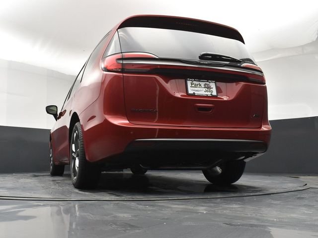 New 2026 Red Hot Pearl-Coat Exterior Paint Chrysler Select image 19