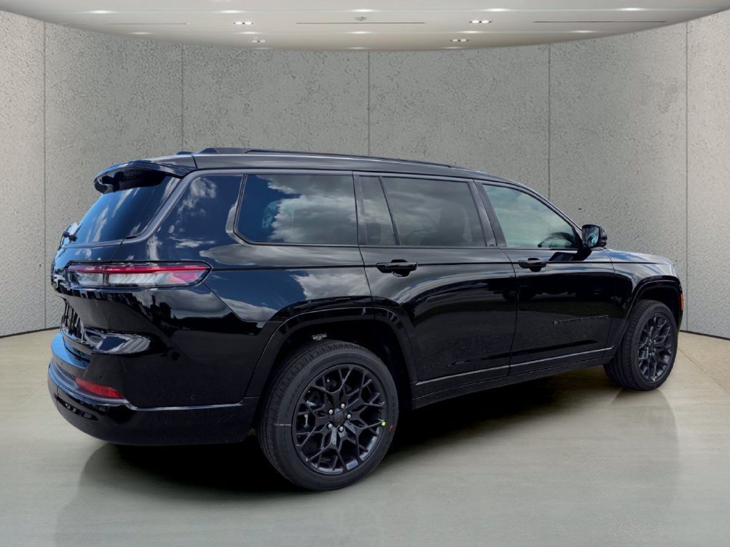 New 2026 Diamond Black Crystal Pearl-Coat Exterior Paint Jeep Summit image 4