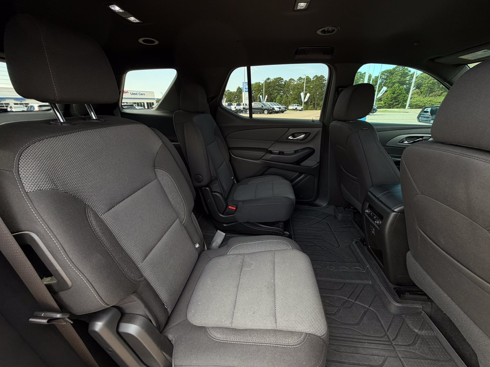 Used 2023 Iridescent Pearl Tricoat Chevrolet LT image 29