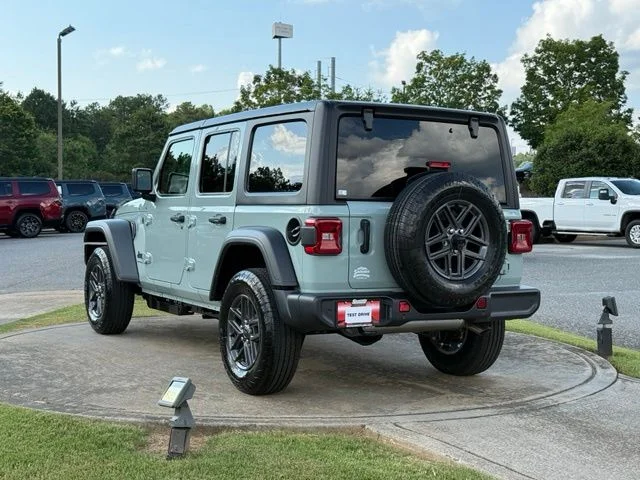 New 2026 Earl Clearcoat Jeep Sport S image 5