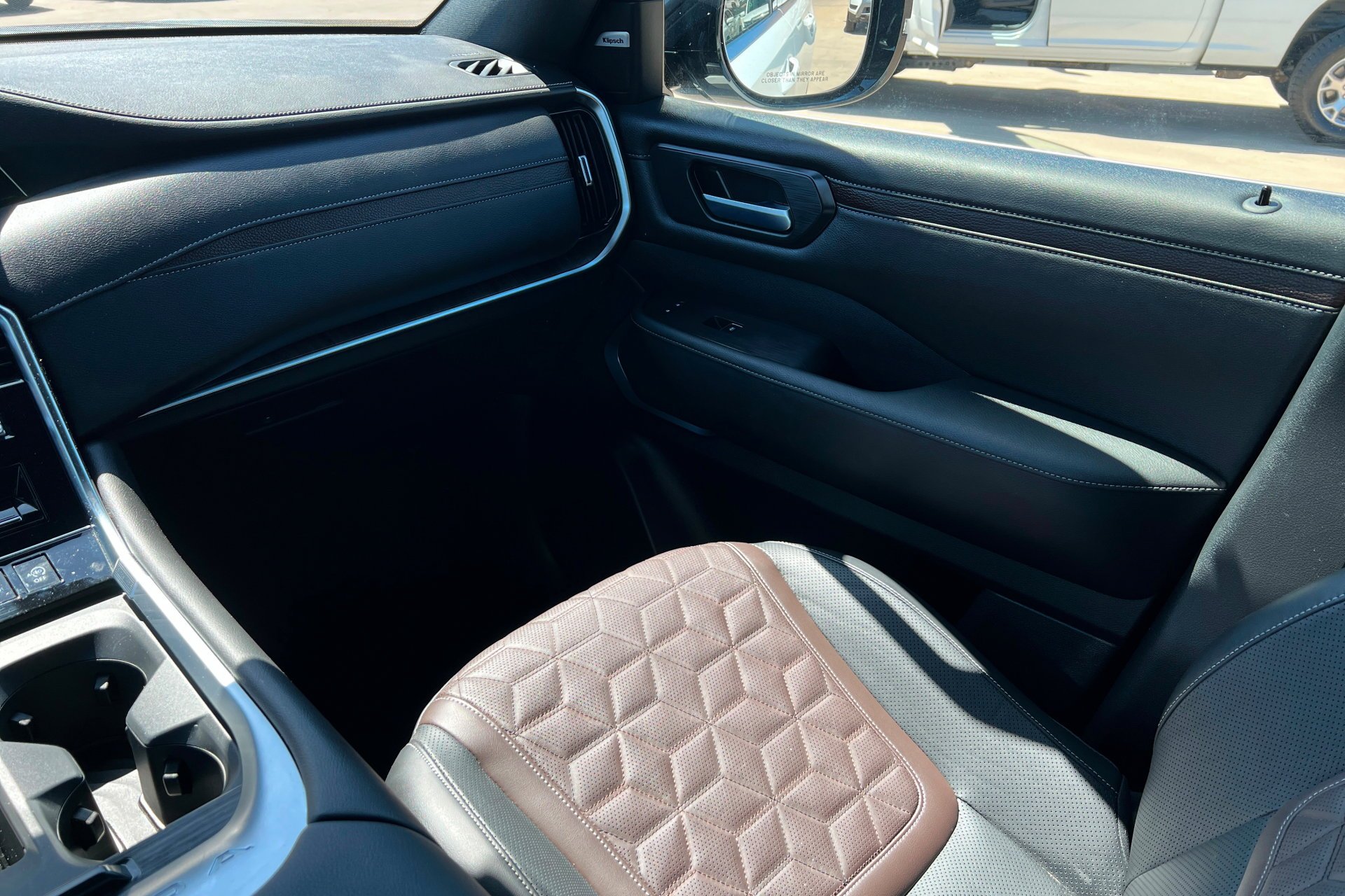 2025 Nissan Armada Platinum Reserve - Photo 11