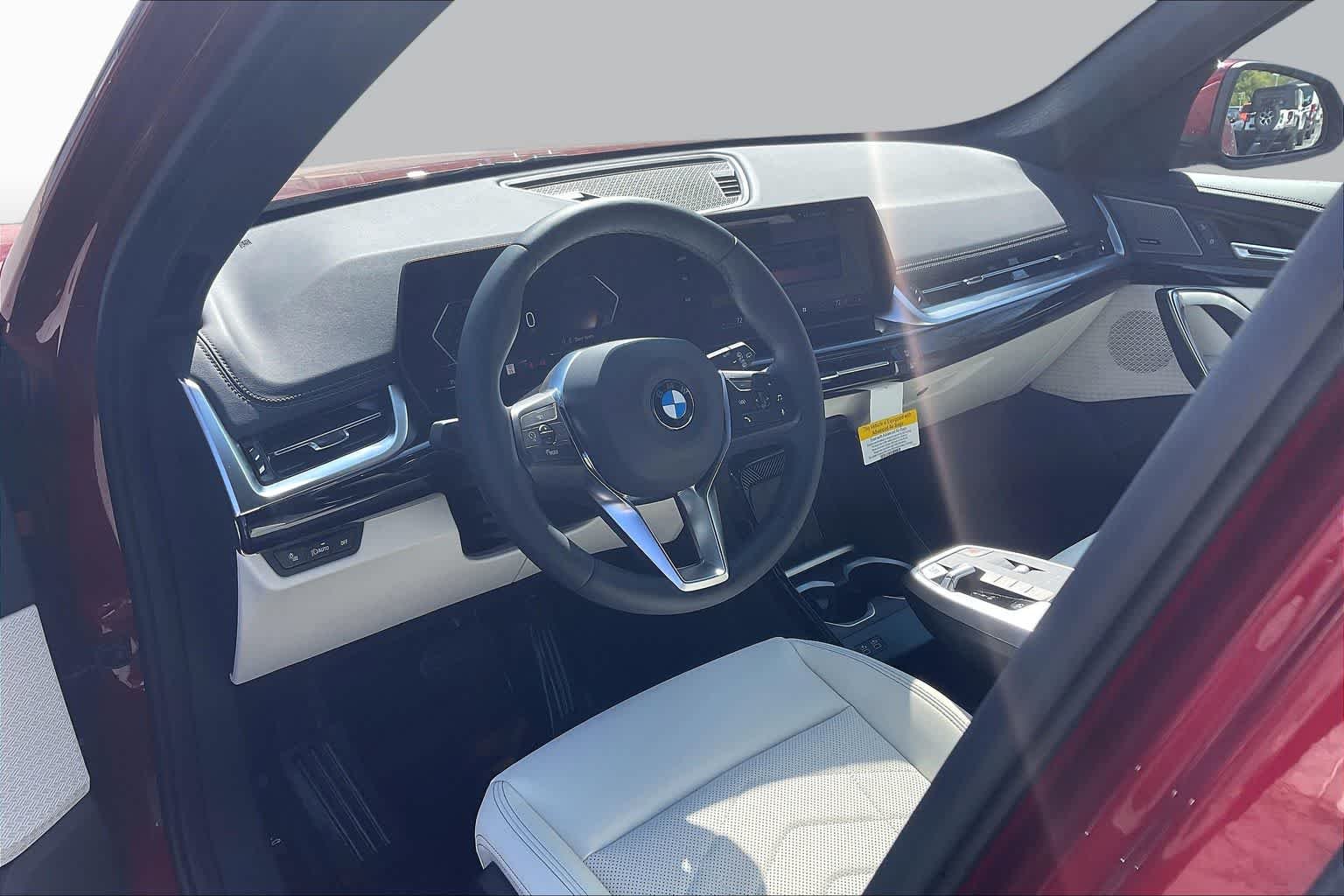 Used 2026 Vegas Red Metallic BMW xDrive28i image 9
