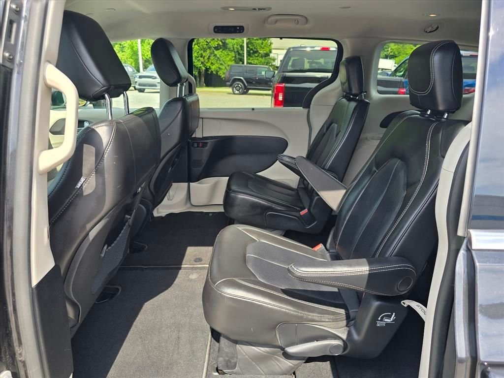 Used 2023 Black Chrysler Touring L image 12