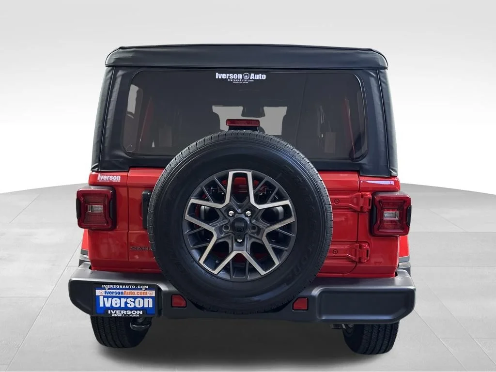 New 2026 Firecracker Red Clear-Coat Exterior Paint Jeep Sahara image 8