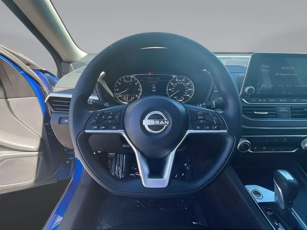 2025 Nissan Altima SV - Photo 17