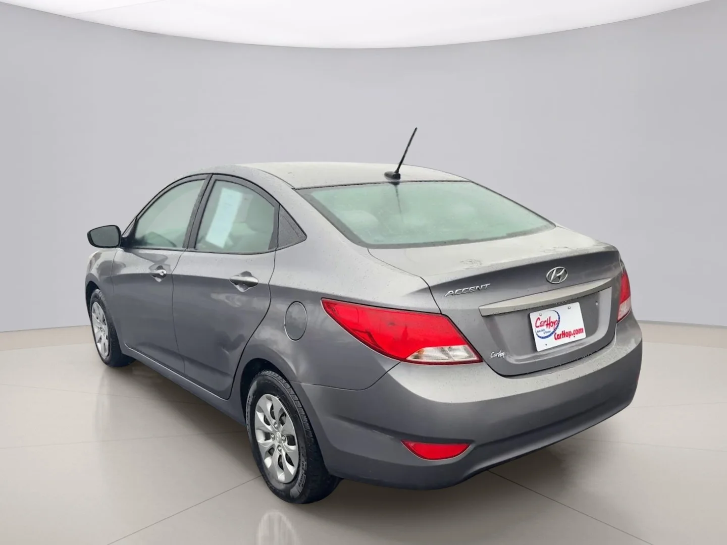 Used 2016 Gray Hyundai SE image 3