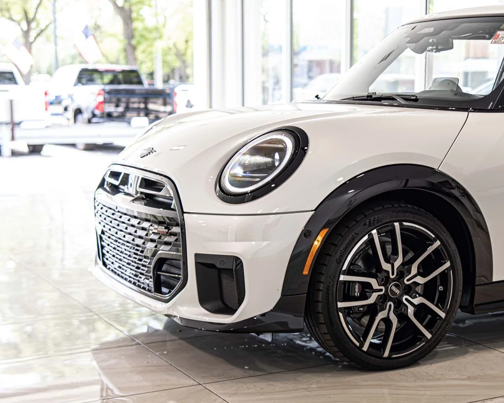 Used 2026 White MINI Signature Plus image 4