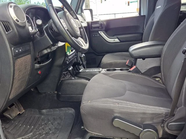 Used 2015 Silver Jeep Unlimited Rubicon image 6