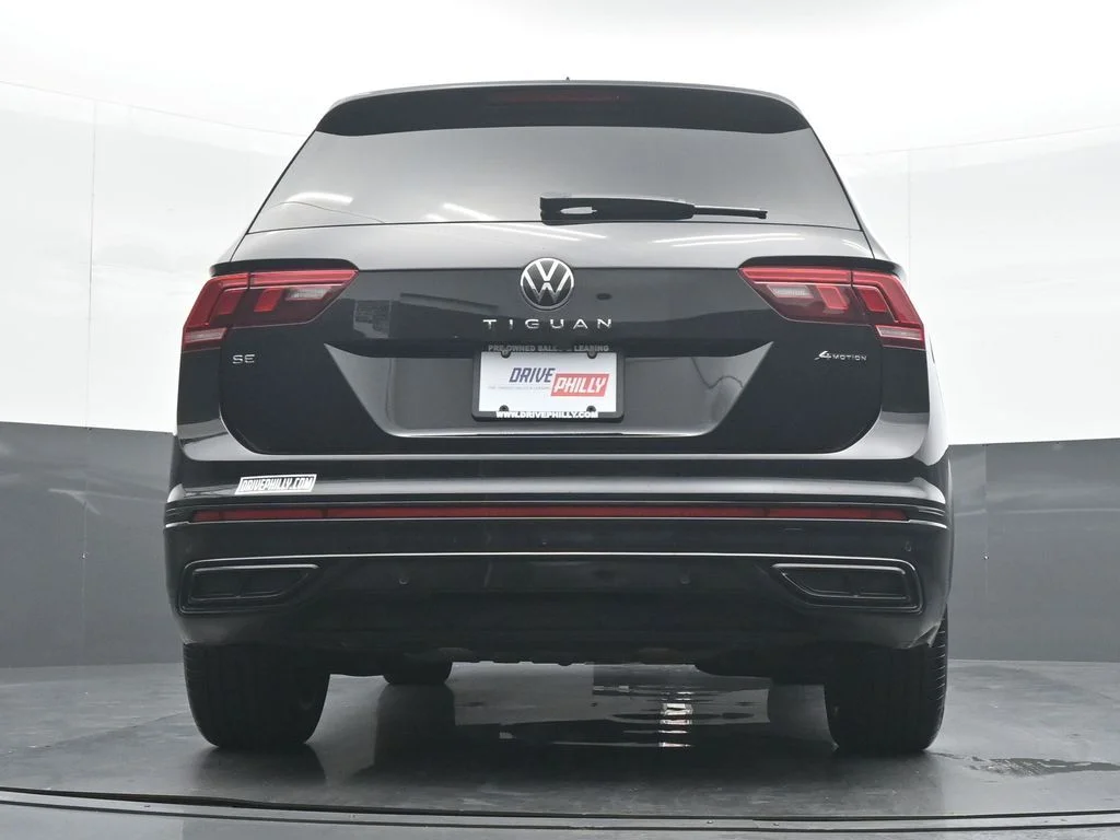Used 2024 Black Volkswagen 2.0T SE R-Line Black image 29