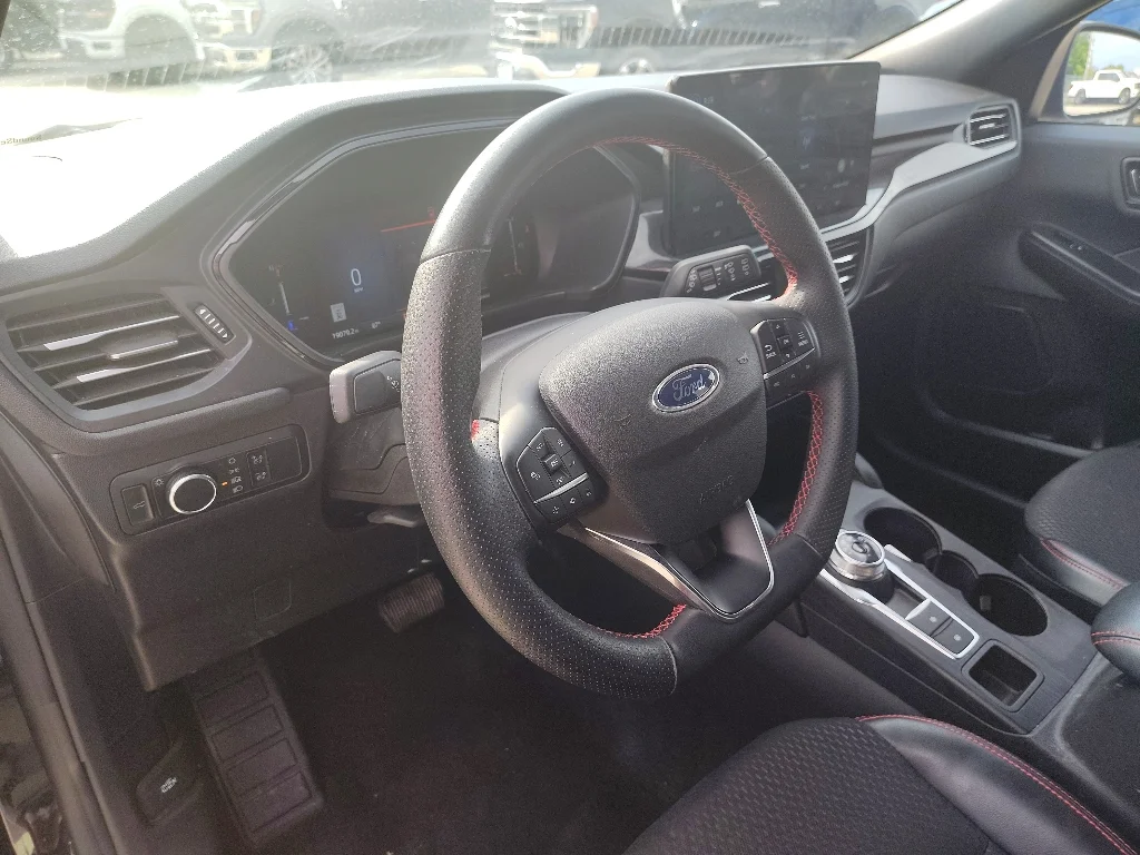 Used 2025 Agate Black Metallic Ford ST-Line image 9