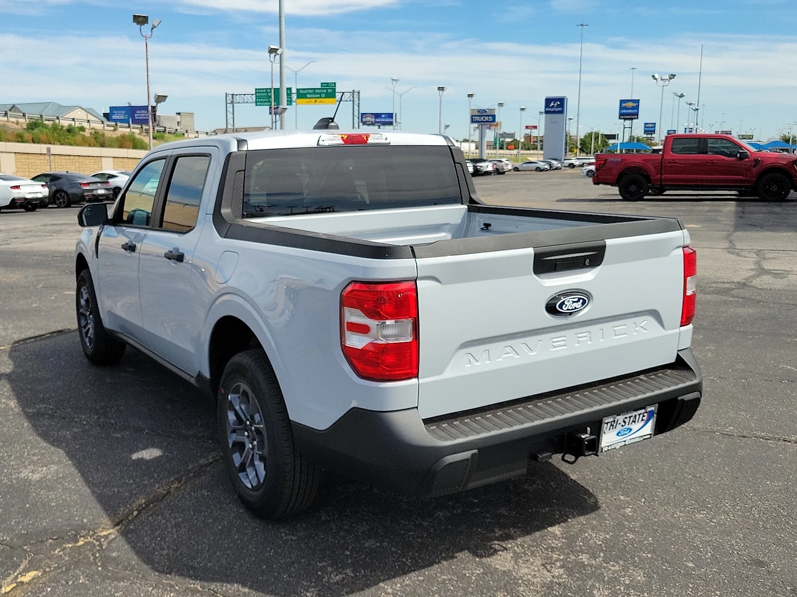 New 2025 Space White Metallic Ford XLT image 3