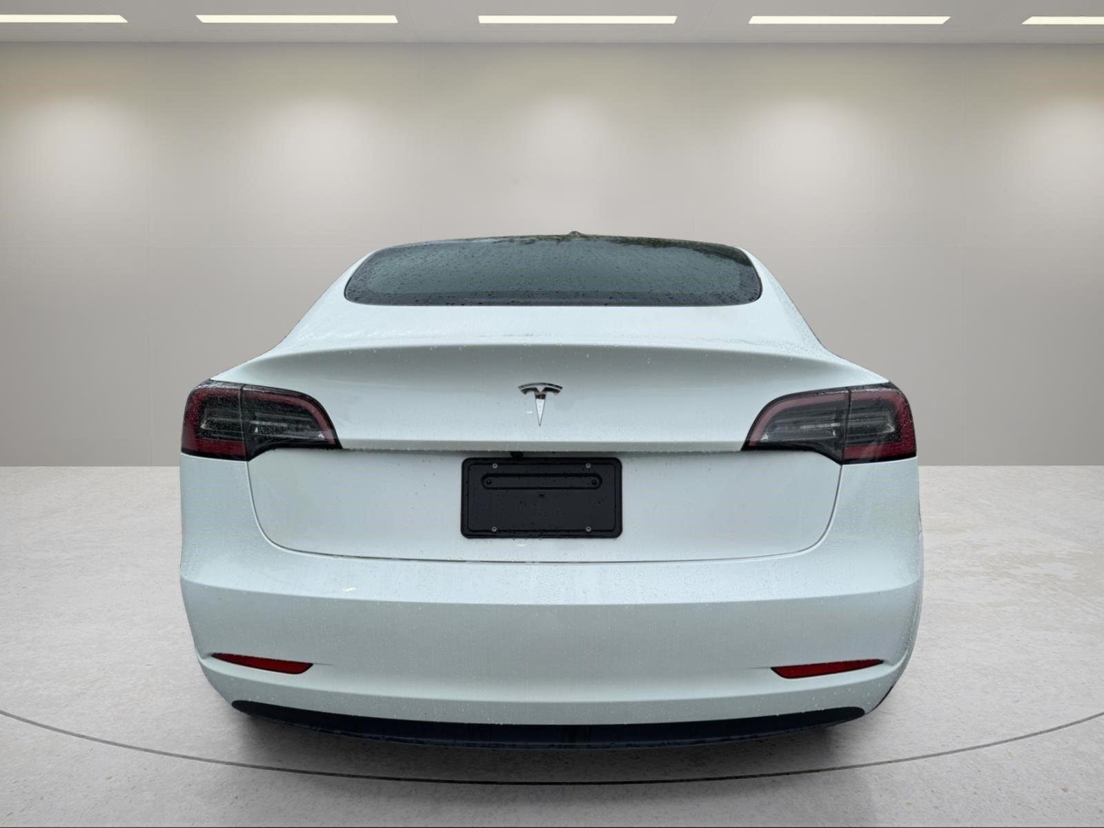 Used 2023  Tesla  image 4