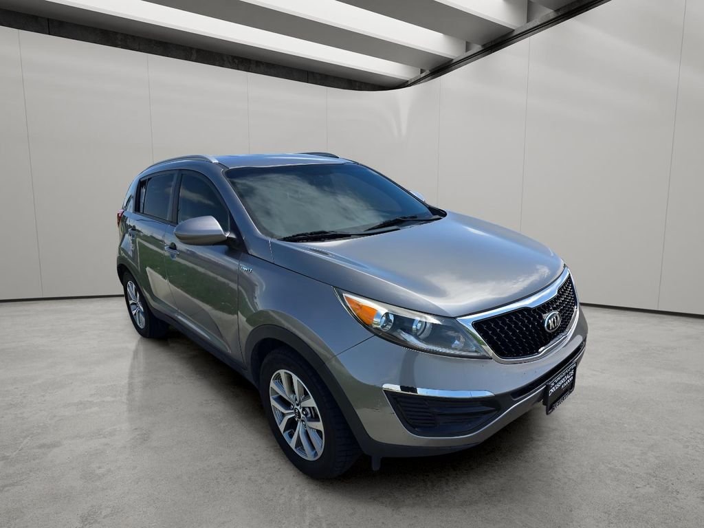 Used 2016 Mineral Silver Kia LX image 7