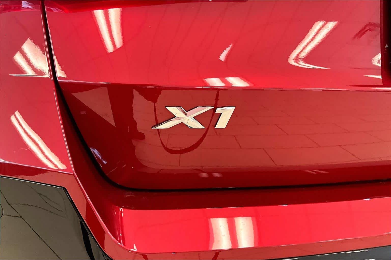 Used 2026 Vegas Red Metallic BMW xDrive28i image 29