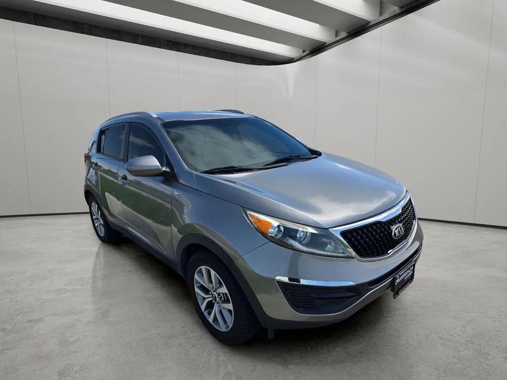 Used 2016 Mineral Silver Kia LX image 7
