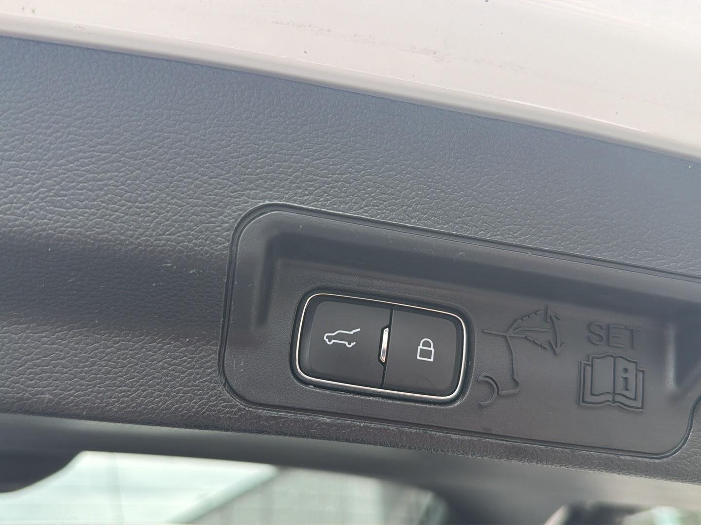 Used 2020 Oxford White Ford Limited image 38