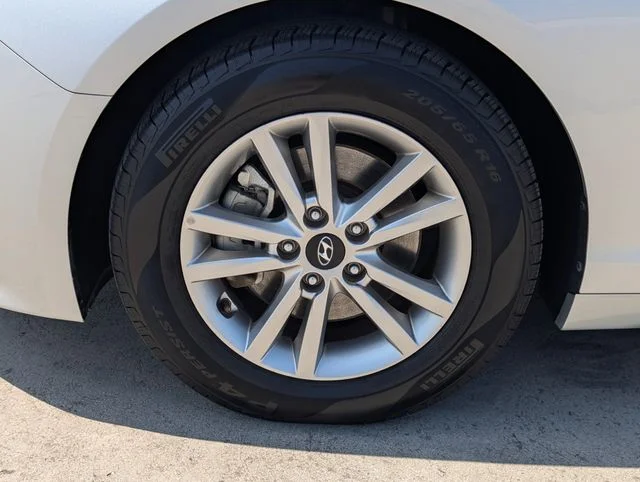 Used 2017 Silver Hyundai Base image 8