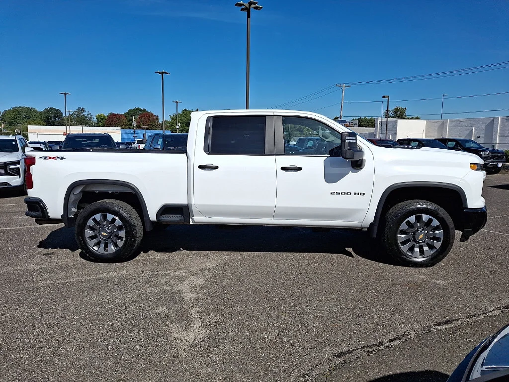 Used 2024 White Chevrolet Custom image 13