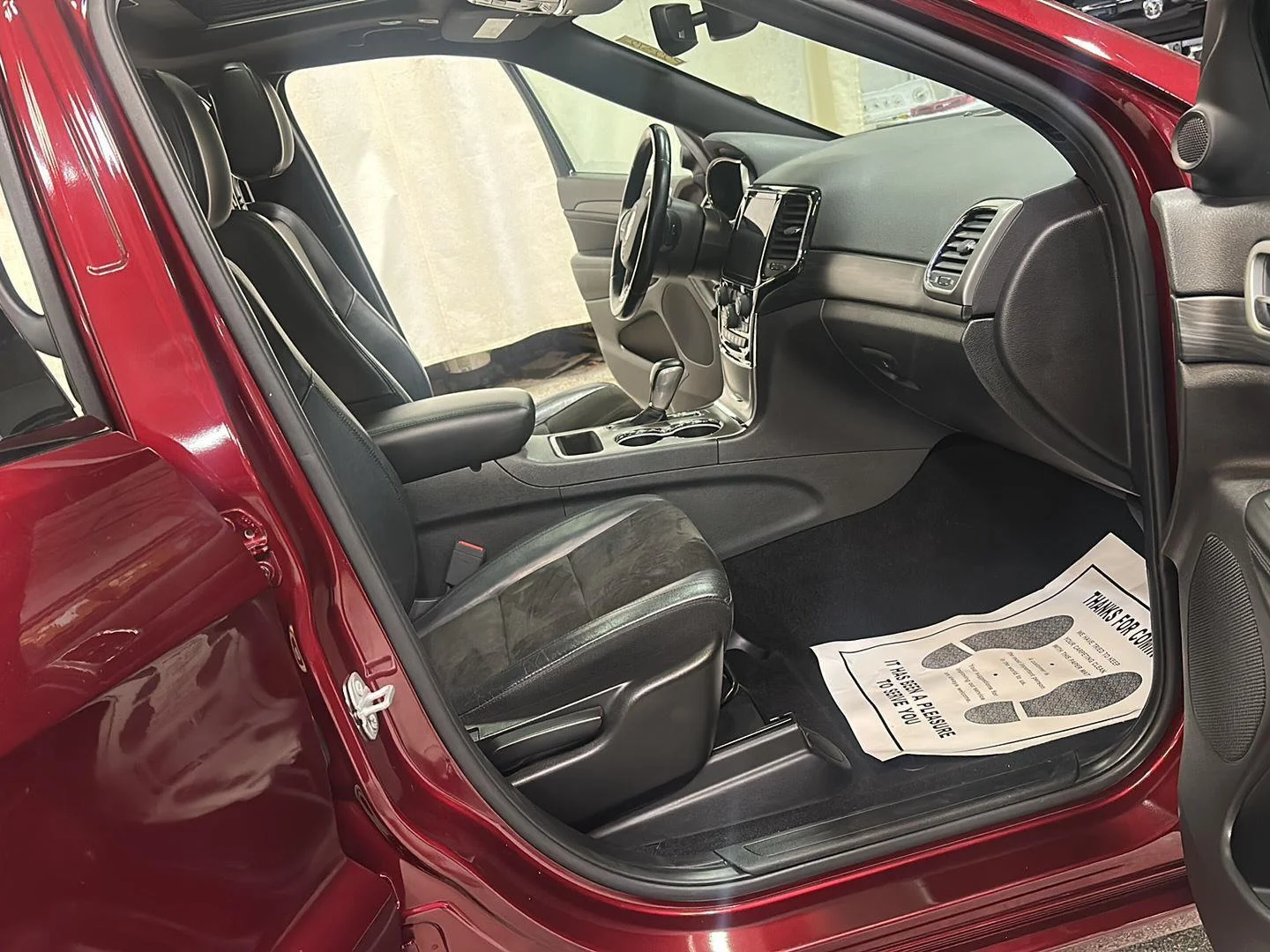 Used 2020 Velvet Red Pearlcoat Jeep Altitude image 31