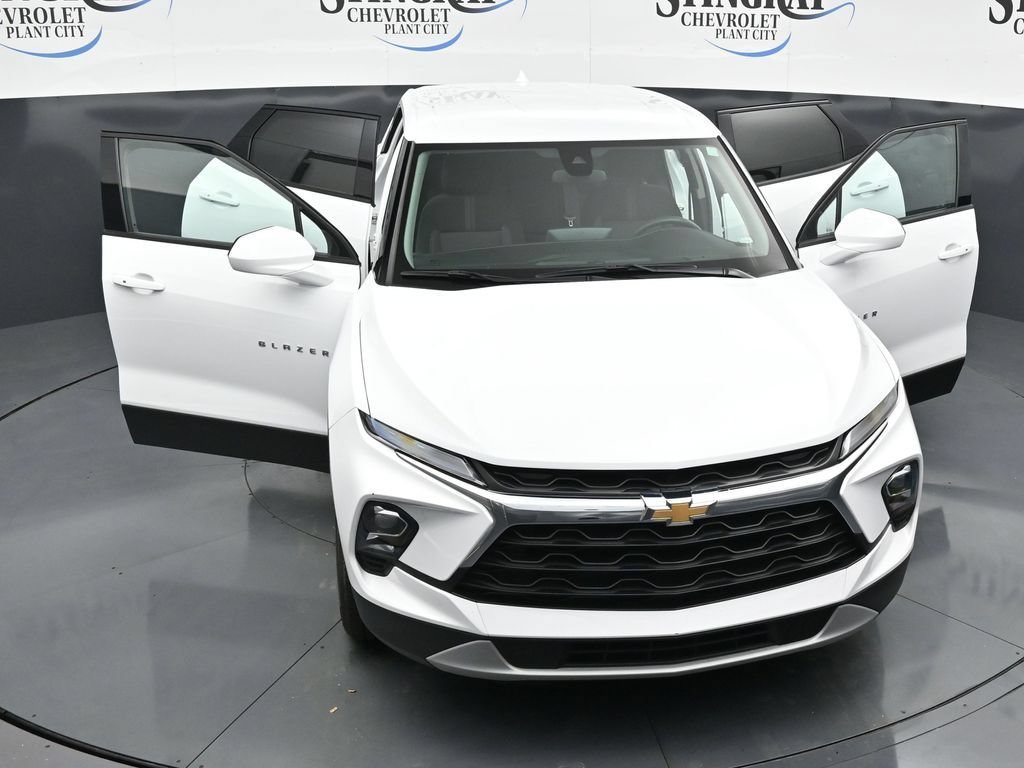 Used 2025 Summit White Chevrolet 2LT image 37
