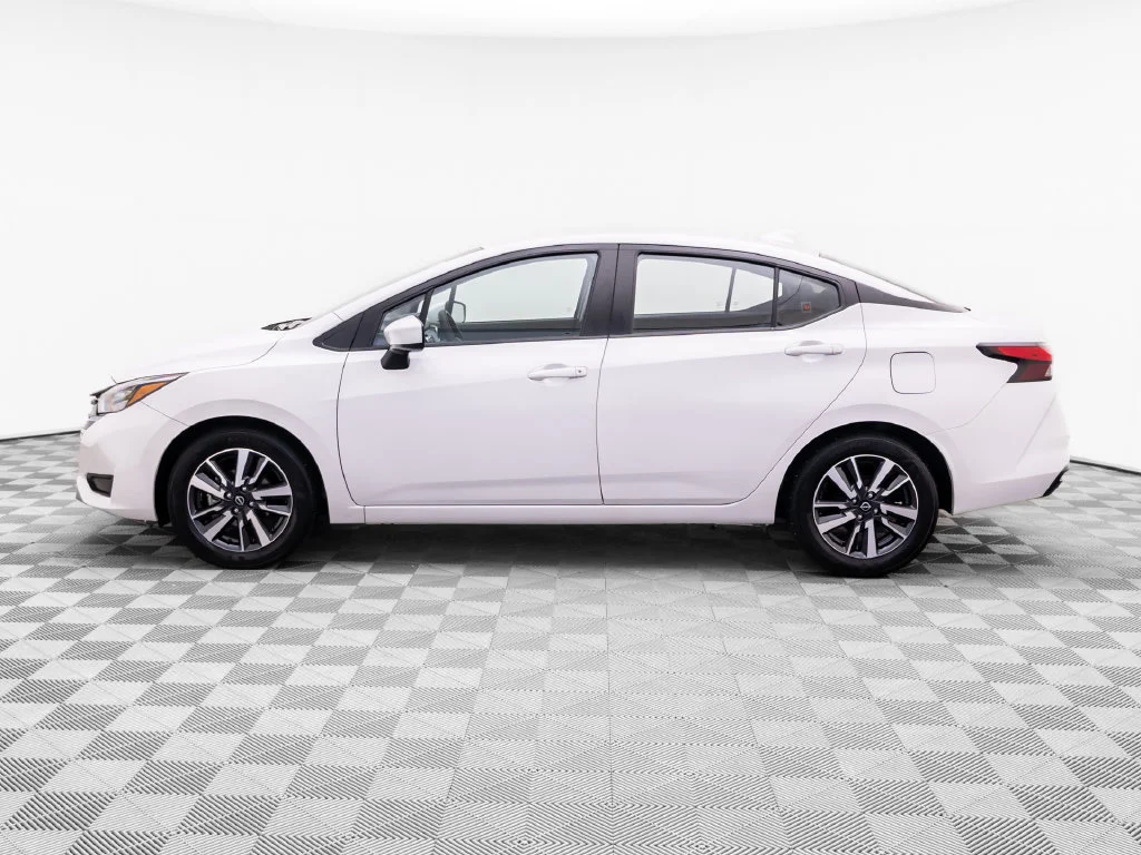 Used 2025 White Nissan 1.6 SV image 2