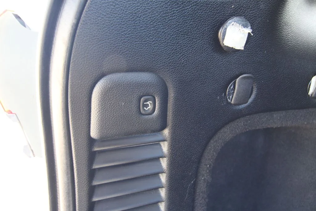Used 2018 White Jeep Limited image 37