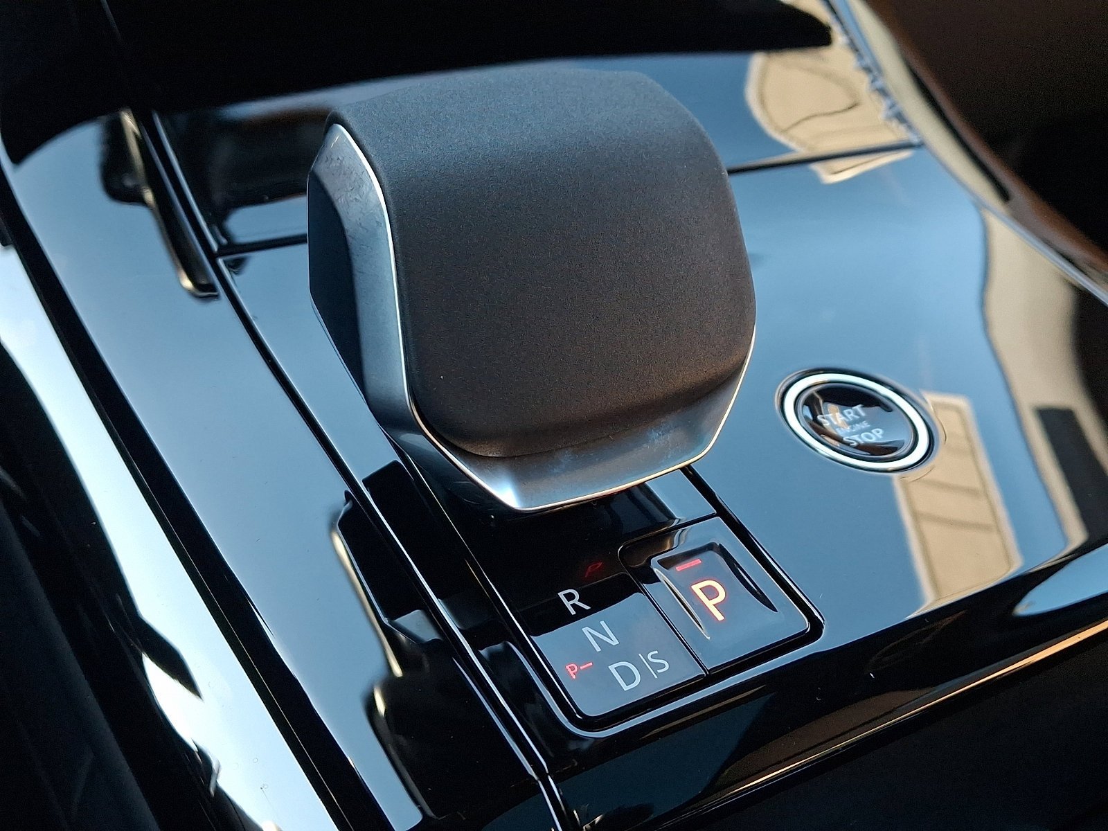 New 2026 British Racing Green LAND ROVER Dynamic SE image 7