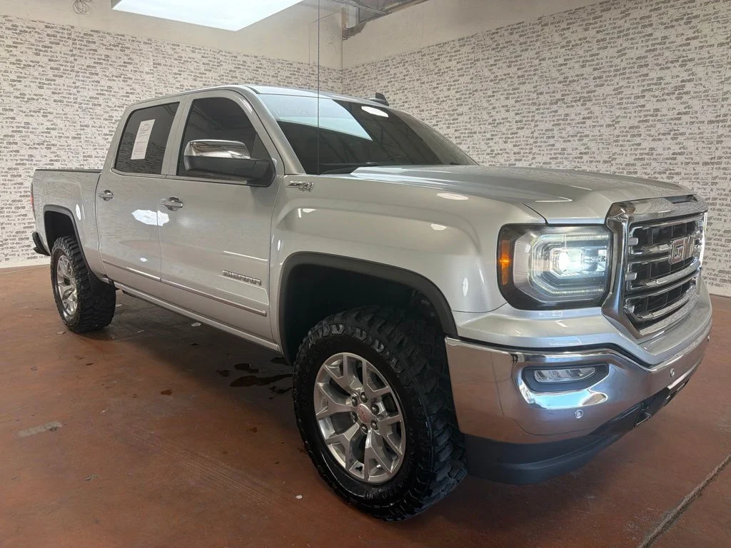Used 2018 Quicksilver Metallic GMC SLT image 1
