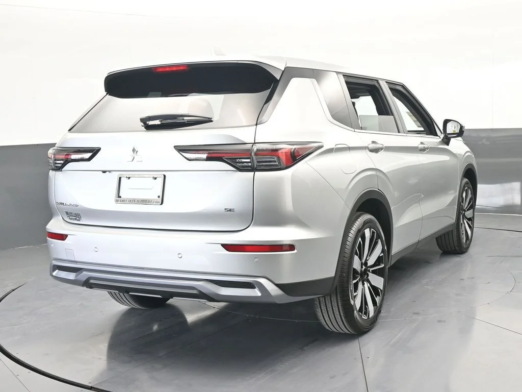 New 2026 Silver Alloy Mitsubishi SE image 5