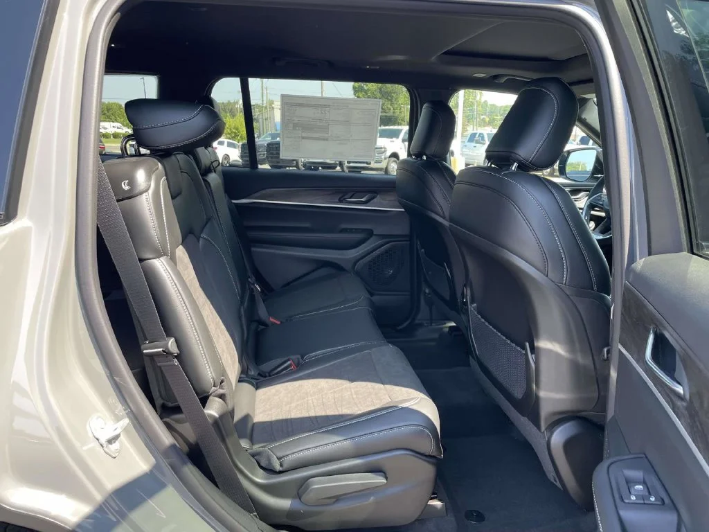 New 2027 Sting-Gray Clear-Coat Paint Jeep Laredo Altitude image 17